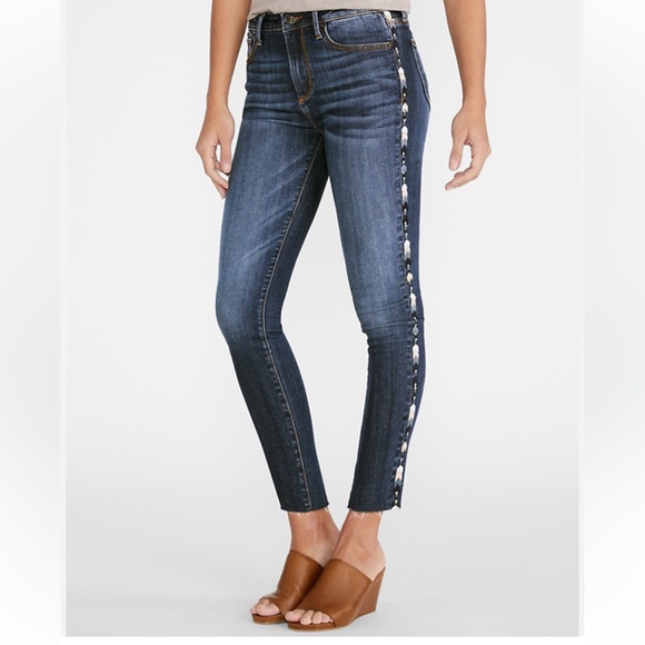 DRIFTWOOD Denim - Driftwood Jackie Chevron Embroidered Skinny Jeans sz 26